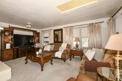 5769 N River Forest Dr, Glendale, WI 53209 - Photo 6