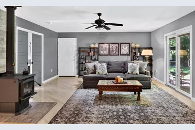 315  Kettle Ct, Slinger, WI 53086 - Photo 14