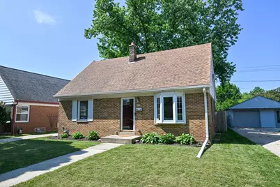 5029 W Fillmore Dr, Milwaukee, WI 53219 - Photo 4