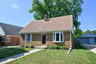 5029 W Fillmore Dr, Milwaukee, WI 53219 - Photo 4