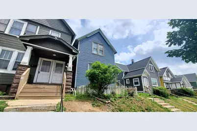 1028 S 32nd St, Milwaukee, WI 53215 - Photo 8