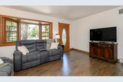 W155N5414  Balsam Dr, Menomonee Falls, WI 53051 - Photo 6
