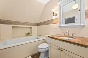2928 E Kenwood Blvd, Milwaukee, WI 53211 - Photo 20