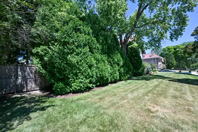 2928 E Kenwood Blvd, Milwaukee, WI 53211 - Photo 14