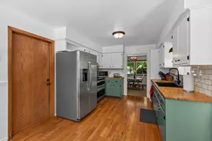N115W19979 Woodland Dr, Germantown, WI 53022 - Photo 8