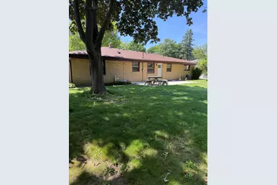 8414 S Verdev Dr, Oak Creek, WI 53154 - Photo 2