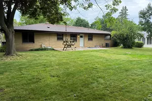 8414 S Verdev Dr, Oak Creek, WI 53154 - Photo 6