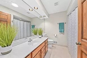 N81W13163 Country Terrace Ln, Menomonee Falls, WI 53051 - Photo 22