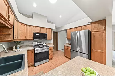 N81W13163  Country Terrace Ln, Menomonee Falls, WI 53051 - Photo 12