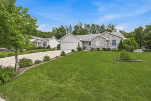 390 Garrison Dr, Lake Geneva, WI 53147 - Photo 26