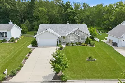 390  Garrison Dr, Lake Geneva, WI 53147 - Photo 2
