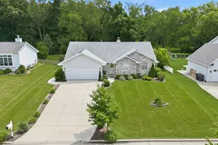 390 Garrison Dr, Lake Geneva, WI 53147 - Photo 2