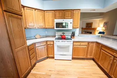 W173N7930  Bluejay Ct, Menomonee Falls, WI 53051 - Photo 8