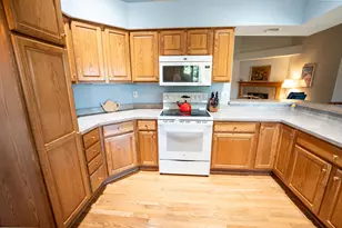 W173N7930 Bluejay Ct, Menomonee Falls, WI 53051 - Photo 8