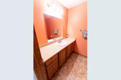 W173N7930  Bluejay Ct, Menomonee Falls, WI 53051 - Photo 20