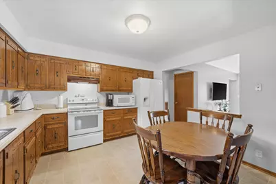 920  Cedar Ct, Port Washington, WI 53074 - Photo 8