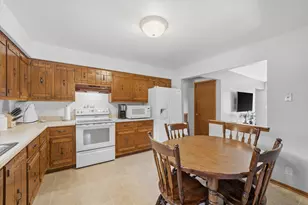 920 Cedar Ct, Port Washington, WI 53074 - Photo 8