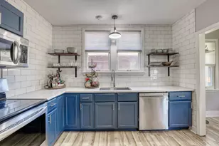 2530 N Grant Blvd, Milwaukee, WI 53210 - Photo 14