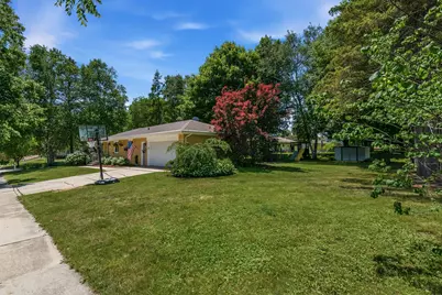 2404  Skyline Dr, West Bend, WI 53090 - Photo 34