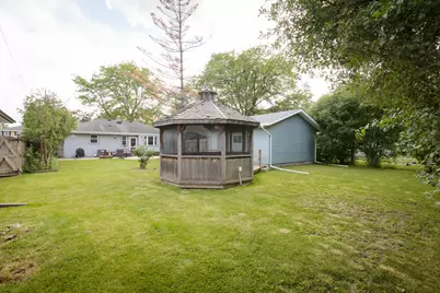 N89W15242  Cleveland Ave, Menomonee Falls, WI 53051 - Photo 4