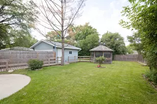 N89W15242 Cleveland Ave, Menomonee Falls, WI 53051 - Photo 2