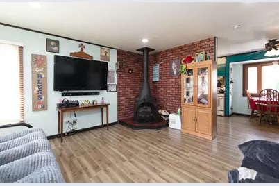 N89W15242  Cleveland Ave, Menomonee Falls, WI 53051 - Photo 6