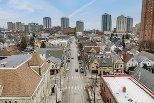 1755 N Franklin Pl, Milwaukee, WI 53202 - Photo 34