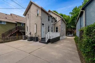 1755 N Franklin Pl, Milwaukee, WI 53202 - Photo 12