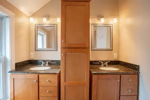 1755 N Franklin Pl, Milwaukee, WI 53202 - Photo 16