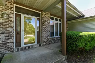 422 Eastern Trail, Mukwonago, WI 53149 - Photo 4