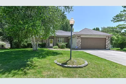 422  Eastern Trl, Mukwonago, WI 53149 - Photo 2