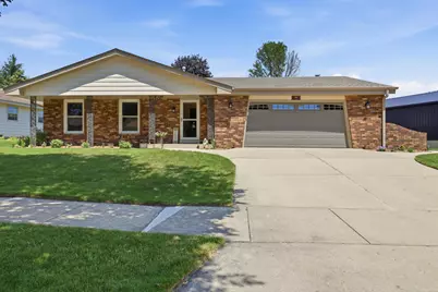 2220 E Hickory Dr, Oak Creek, WI 53154 - Photo 42