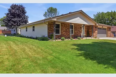 2220 E Hickory Dr, Oak Creek, WI 53154 - Photo 2