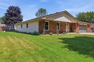 2220 E Hickory Dr, Oak Creek, WI 53154 - Photo 2