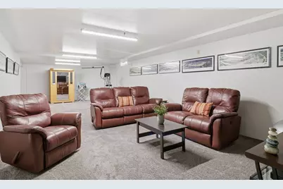 2220 E Hickory Dr, Oak Creek, WI 53154 - Photo 28