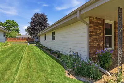 2220 E Hickory Dr, Oak Creek, WI 53154 - Photo 40