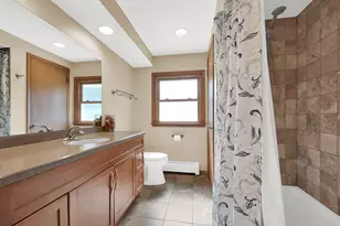 5279 S 22nd St, Milwaukee, WI 53221 - Photo 20