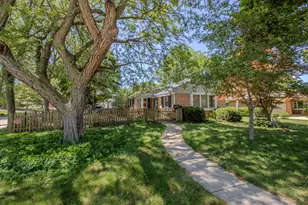 8146 W Raymond Ln, West Allis, WI 53219 - Photo 2
