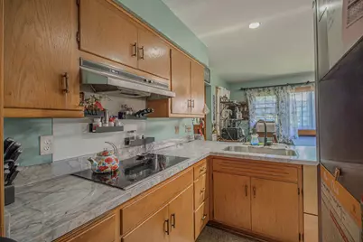 8146 W Raymond Ln, West Allis, WI 53219 - Photo 10