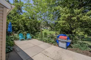 8146 W Raymond Ln, West Allis, WI 53219 - Photo 4