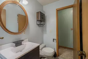 8146 W Raymond Ln, West Allis, WI 53219 - Photo 24