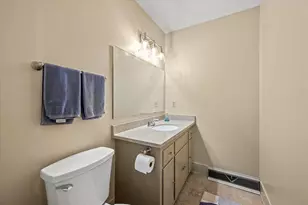 1811 W Halsey Ave, Milwaukee, WI 53221 - Photo 24