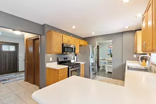 8031 S 59th St, Franklin, WI 53132 - Photo 8