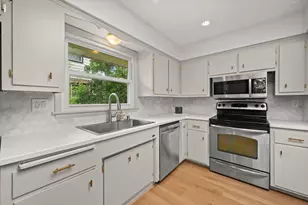 12130 W Chambers St, Wauwatosa, WI 53222 - Photo 14