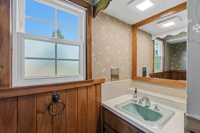 7873 N Edgeworth Dr, Milwaukee, WI 53223 - Photo 12