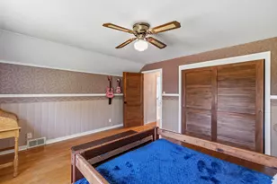 7873 N Edgeworth Dr, Milwaukee, WI 53223 - Photo 18