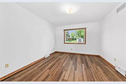 N101W15752  Council Bluffs Dr, Germantown, WI 53022 - Photo 12