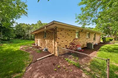 364  Robins Run, Burlington, WI 53105 - Photo 12