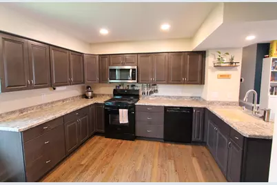 7985  59th St, Franklin, WI 53132 - Photo 2