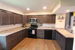 7985 59th St, Franklin, WI 53132 - Photo 2